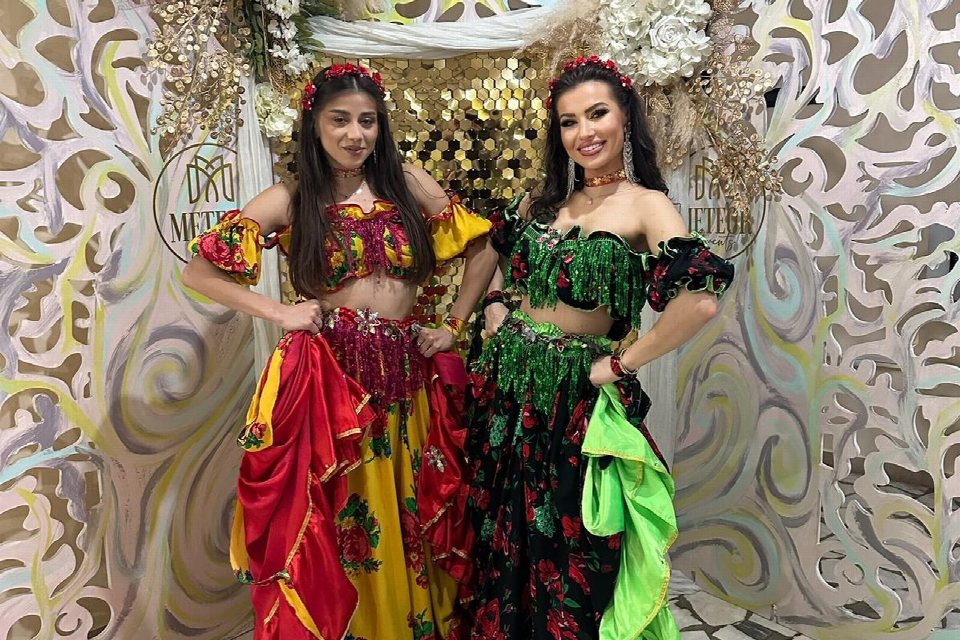 Spectacol de dansuri țigănești pentru eveniment