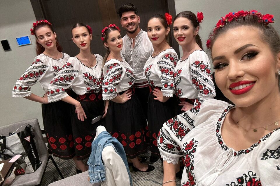 Program traditional romanesc la eveniment